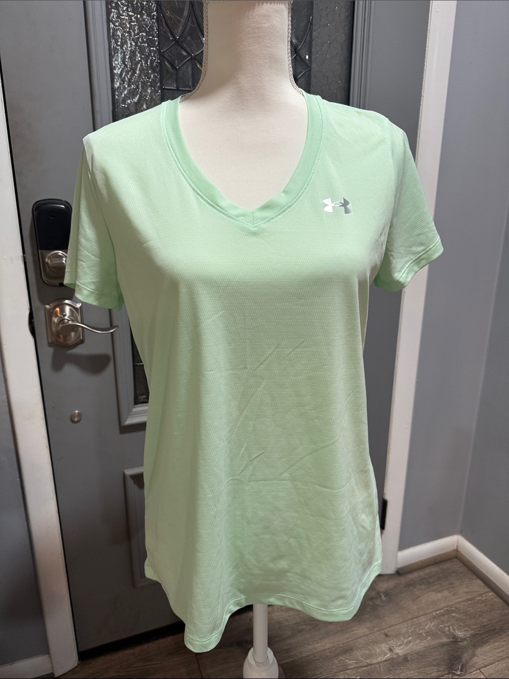 Under Armour Light Mint V-Neck Short Sleeve Performance Tee Size M